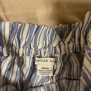 American eagle crop shirt. Size medium never worn.